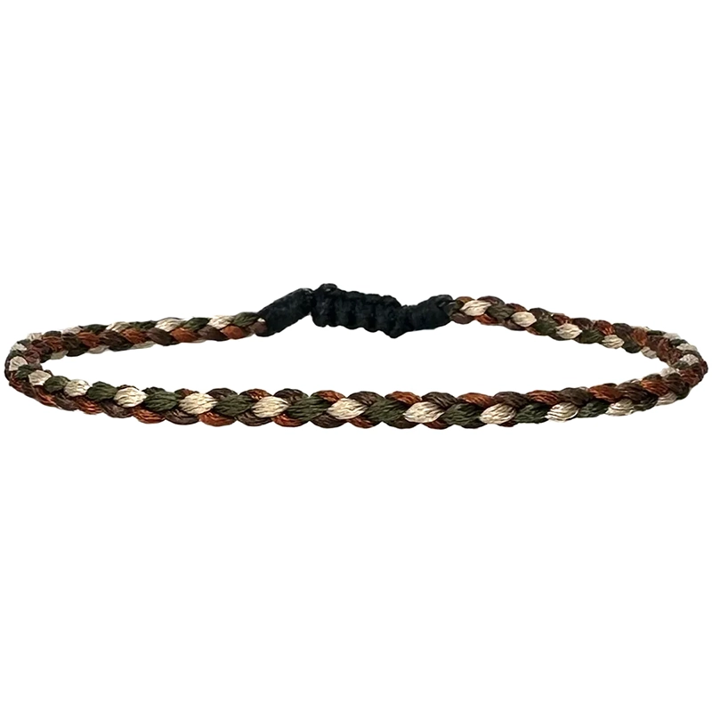 Hilo armband van LeJu London voor heren gevlochten in groen, oranje, beige en zwart.